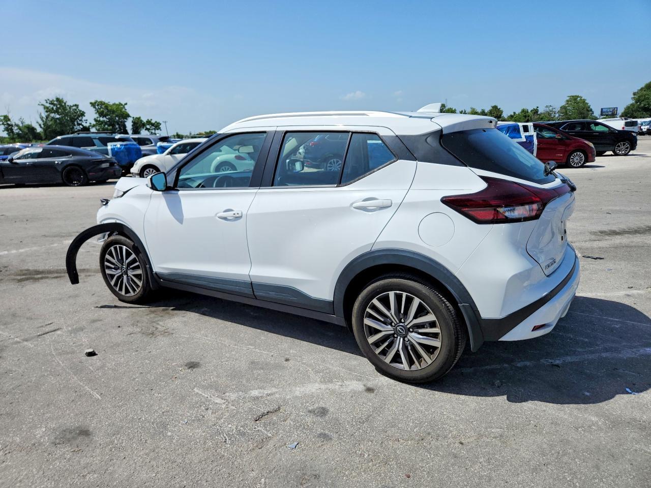 2024 Nissan Kicks Sv - Image 2