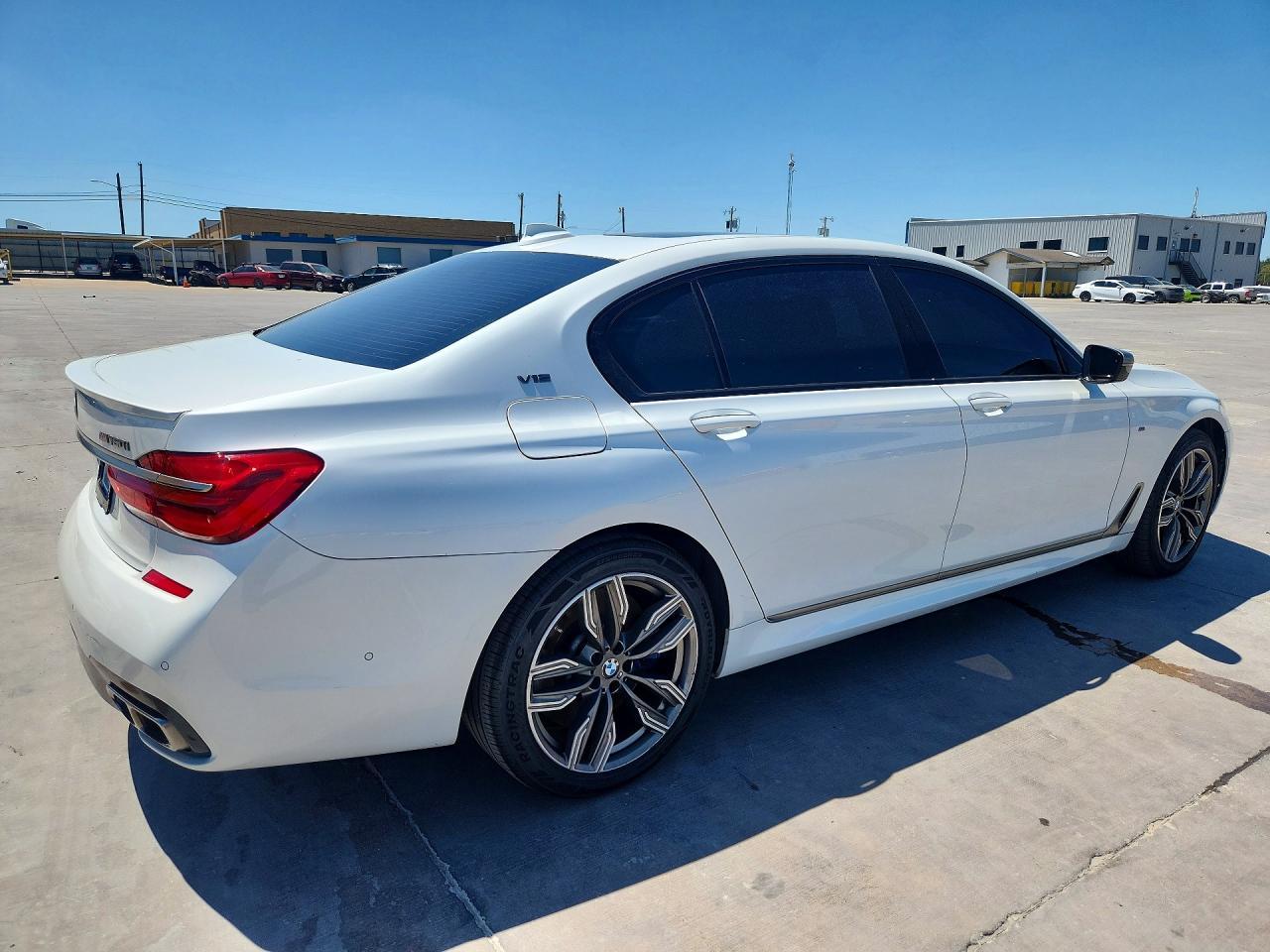 2019 BMW M760 Xi - Фото 3