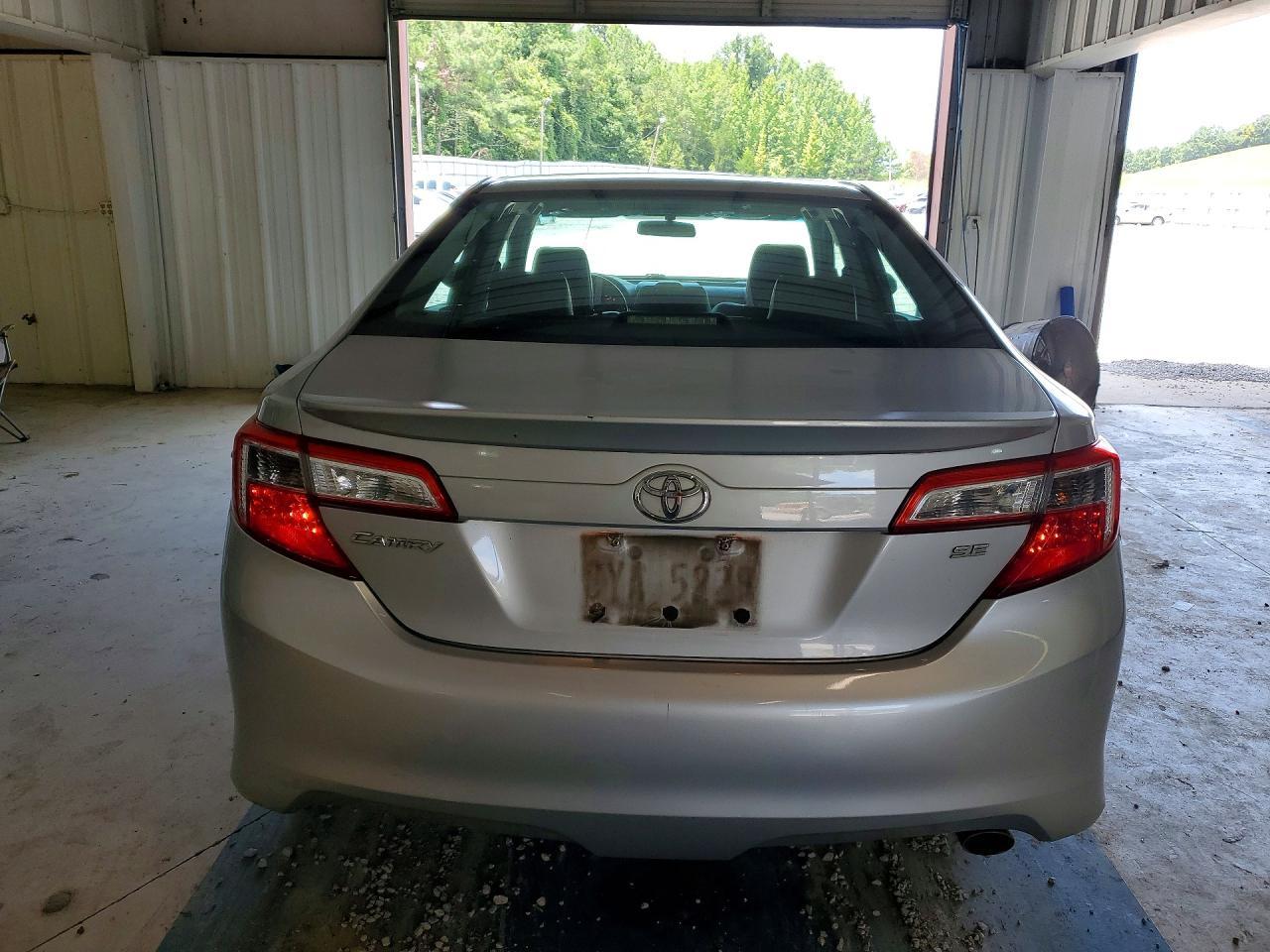 2014 Toyota Camry Se - Image 6