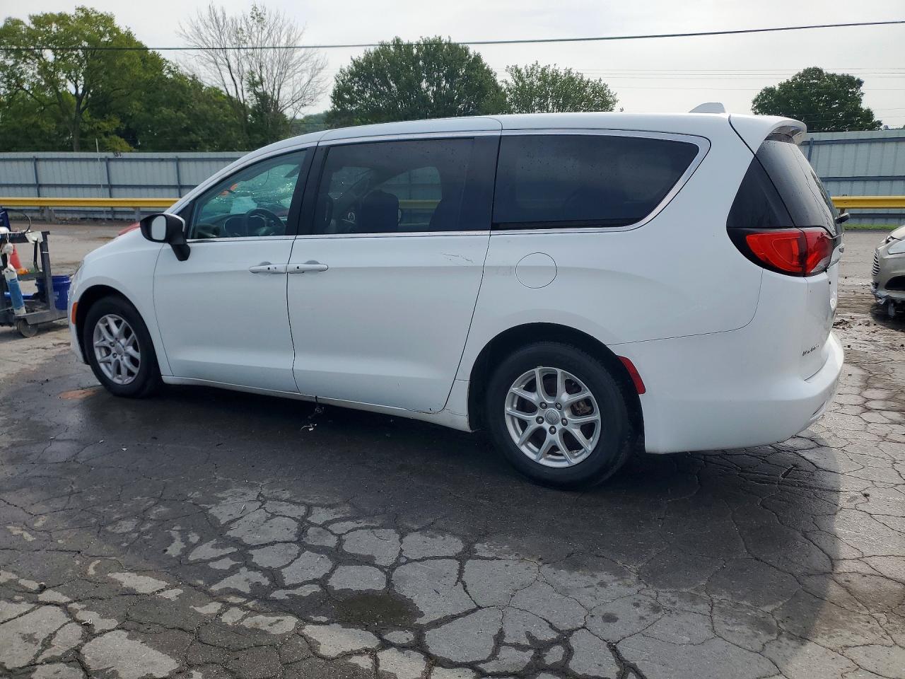 2017 Chrysler Pacifica Touring - Фото 2