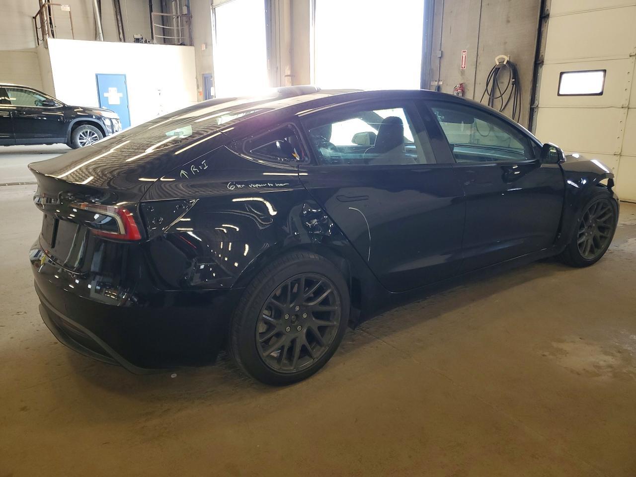 2025 Tesla Model 3 - Фото 3