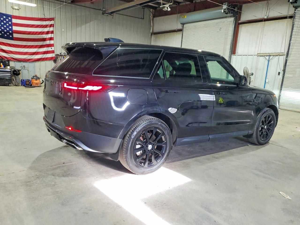 2025 Land Rover Range Rover Sport Se - Image 3