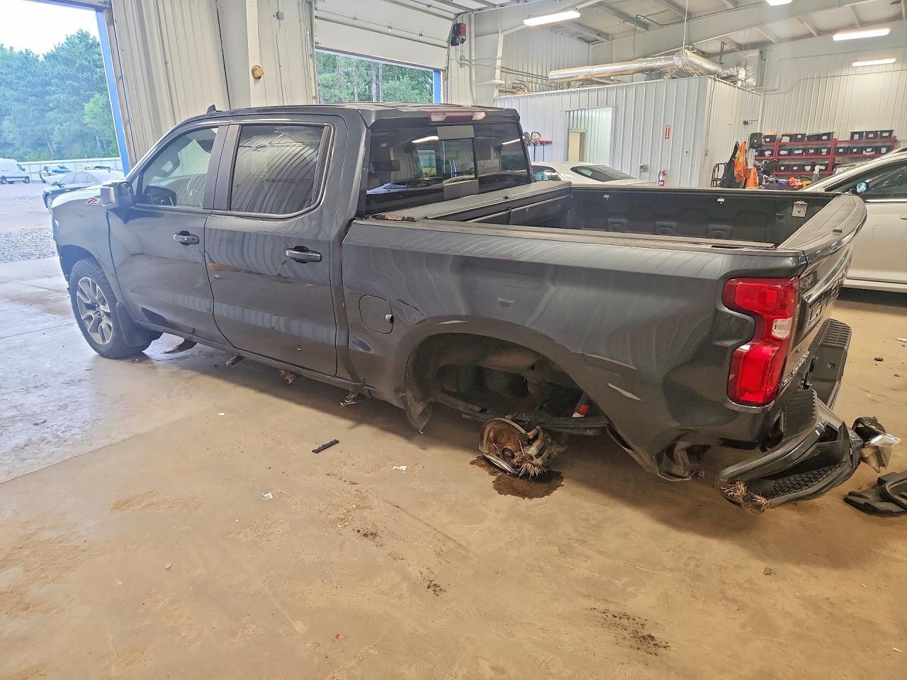 2021 Chevrolet Silverado K1500 Rst - Фото 2