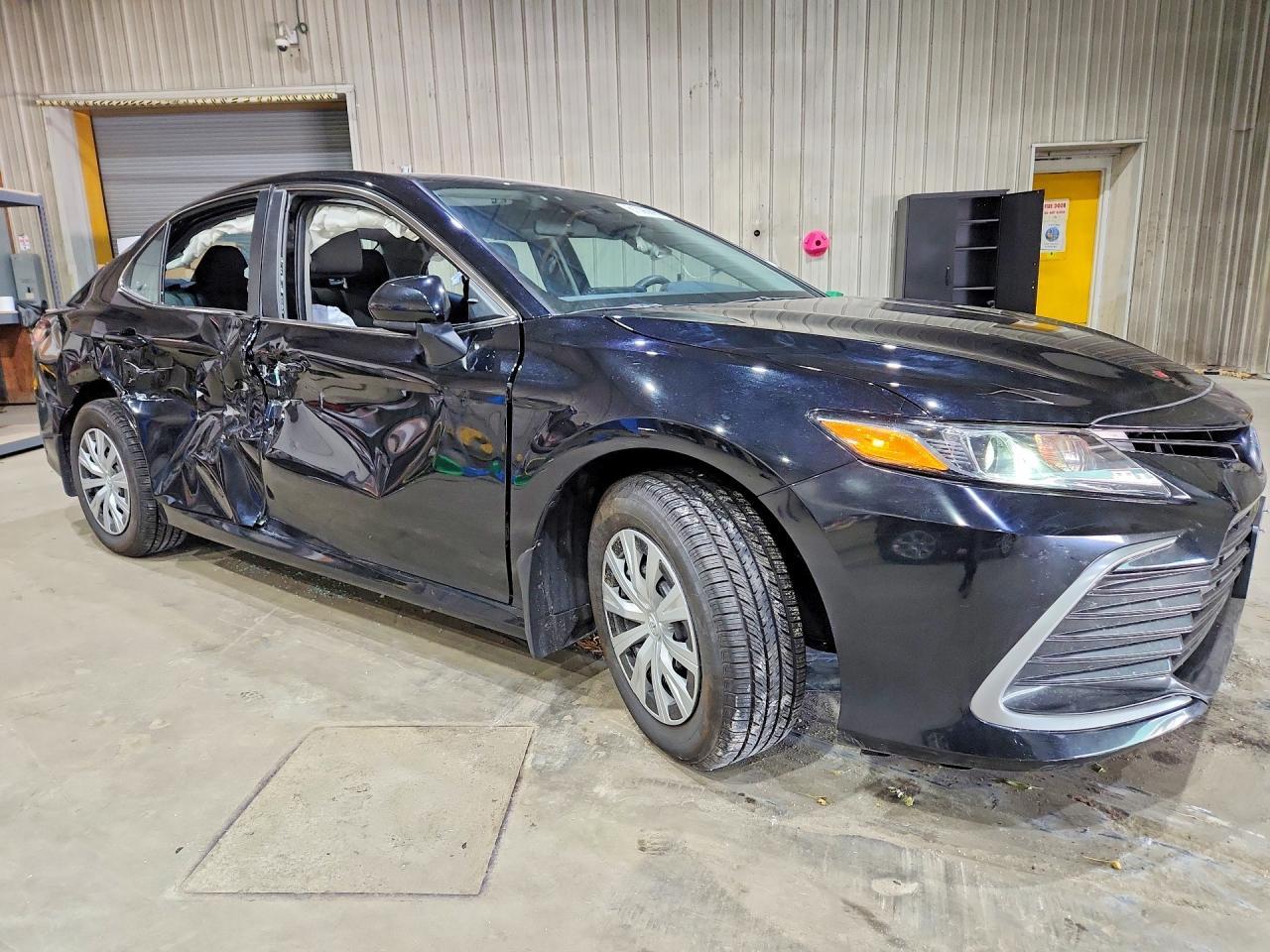2023 Toyota Camry Le - Фото 4
