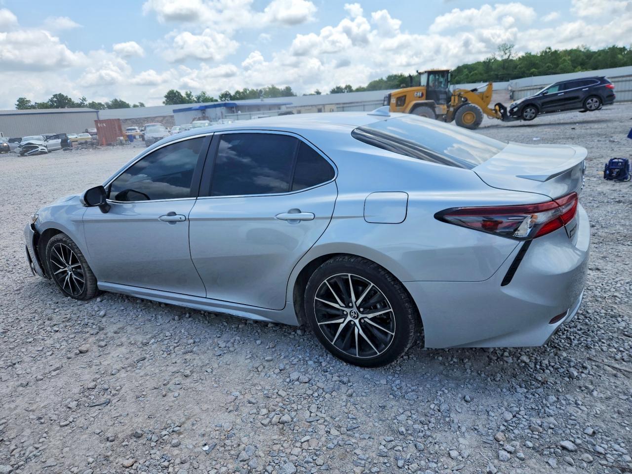 2023 Toyota Camry Hybrid Se - Image 2