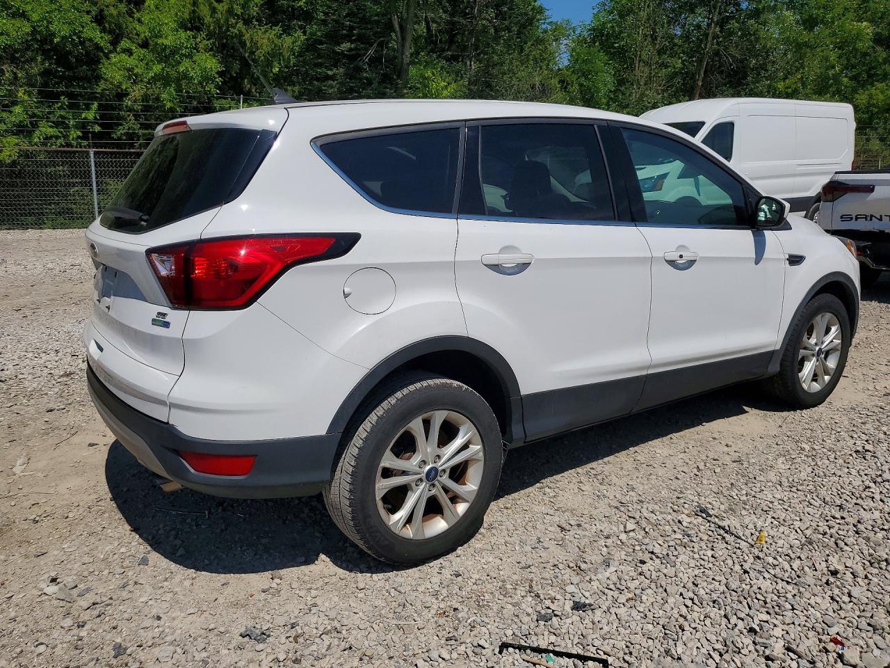2019 Ford Escape Se - Фото 3