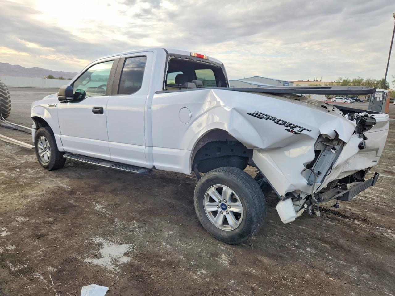 2020 Ford F150 Super Cab - Фото 2