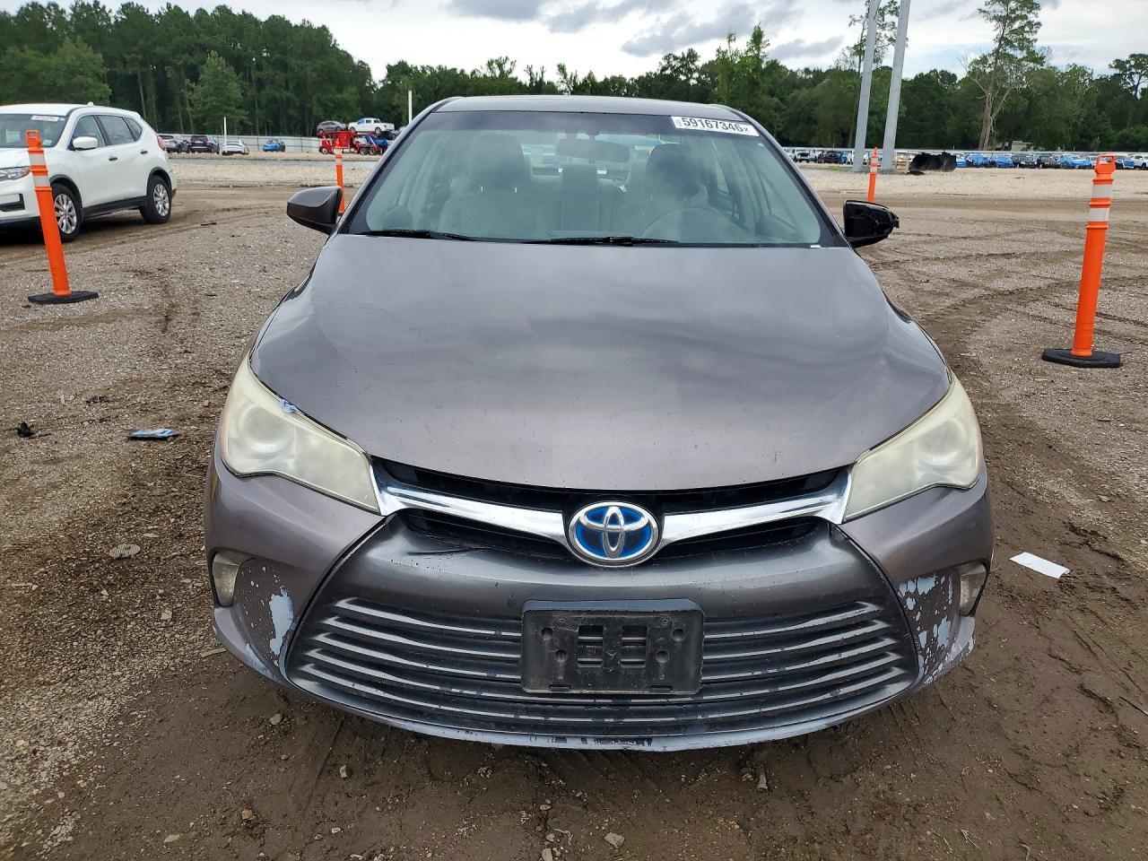 2017 Toyota Camry Hybrid Le - Image 5