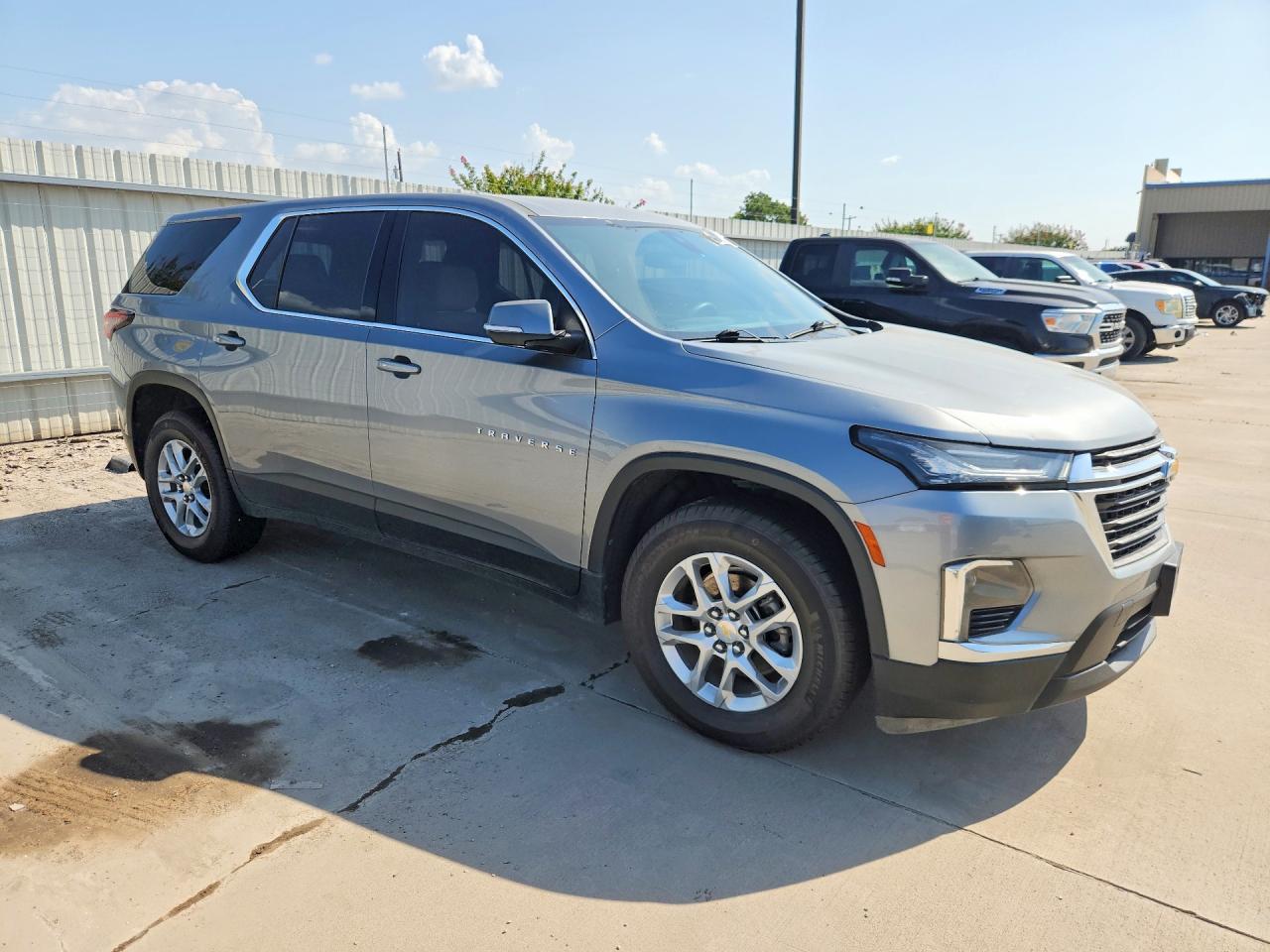 2023 Chevrolet Traverse Ls - Фото 4