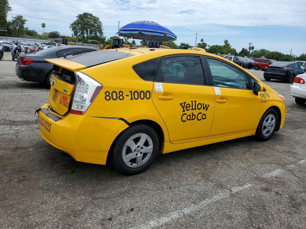 2011 Toyota Prius Two - Фото 3