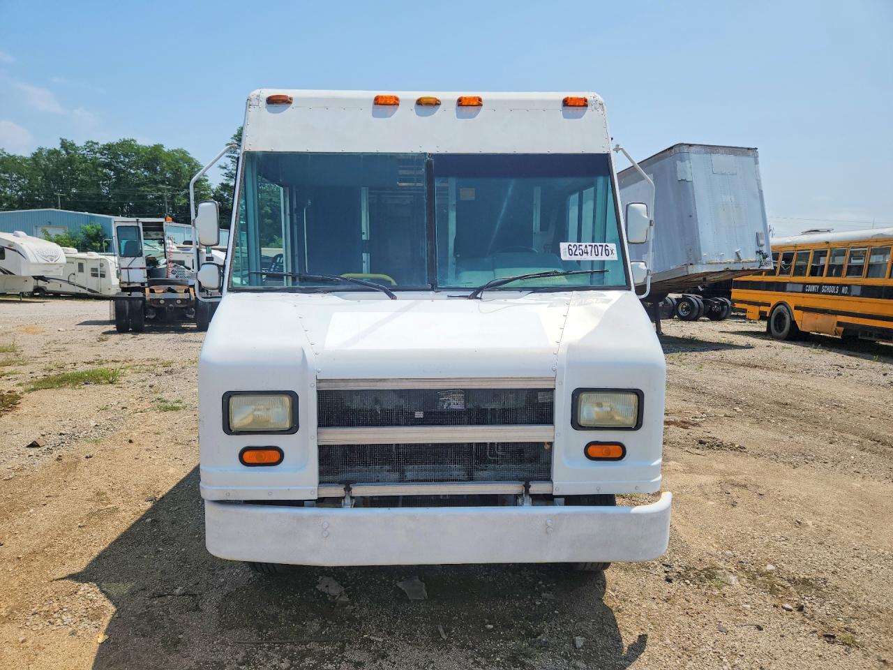 2000 Ford F-59 - Image 5