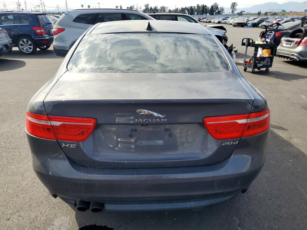 2017 Jaguar Xe Prestige - Image 6