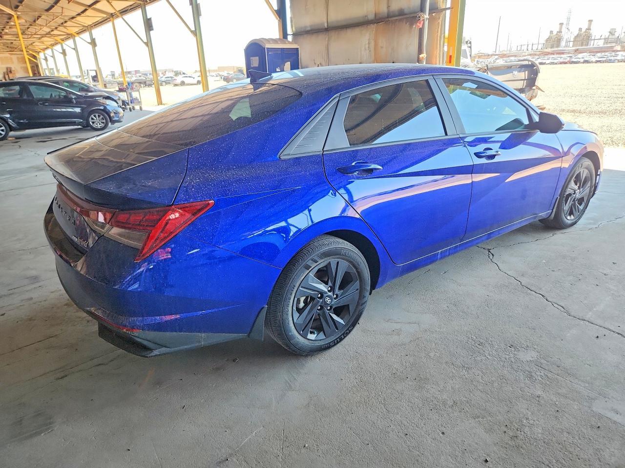 2023 Hyundai Elantra Blue - Фото 3