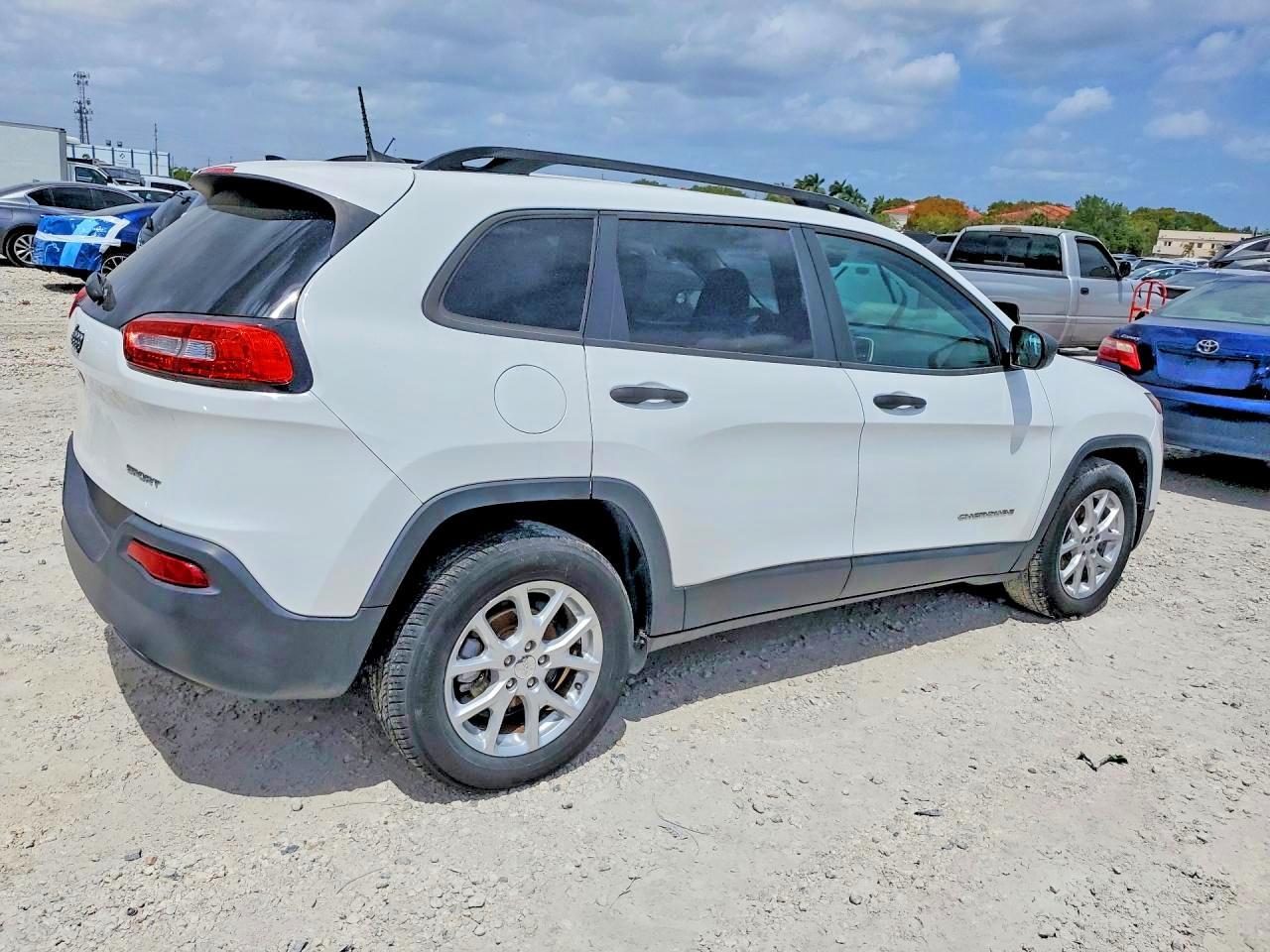2016 Jeep Cherokee Sport - Image 3