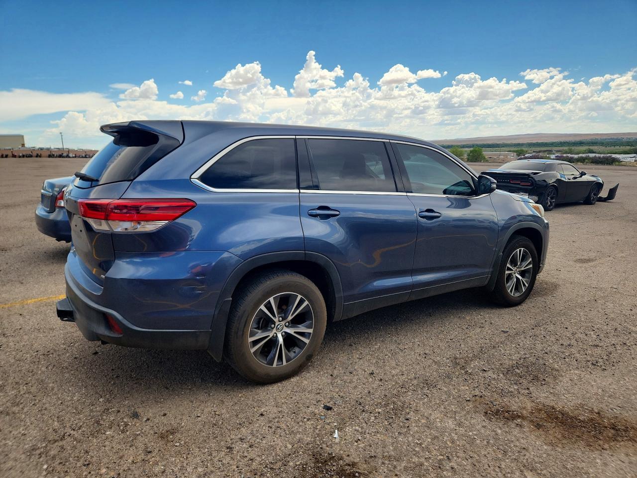 2019 Toyota Highlander Le - Фото 3