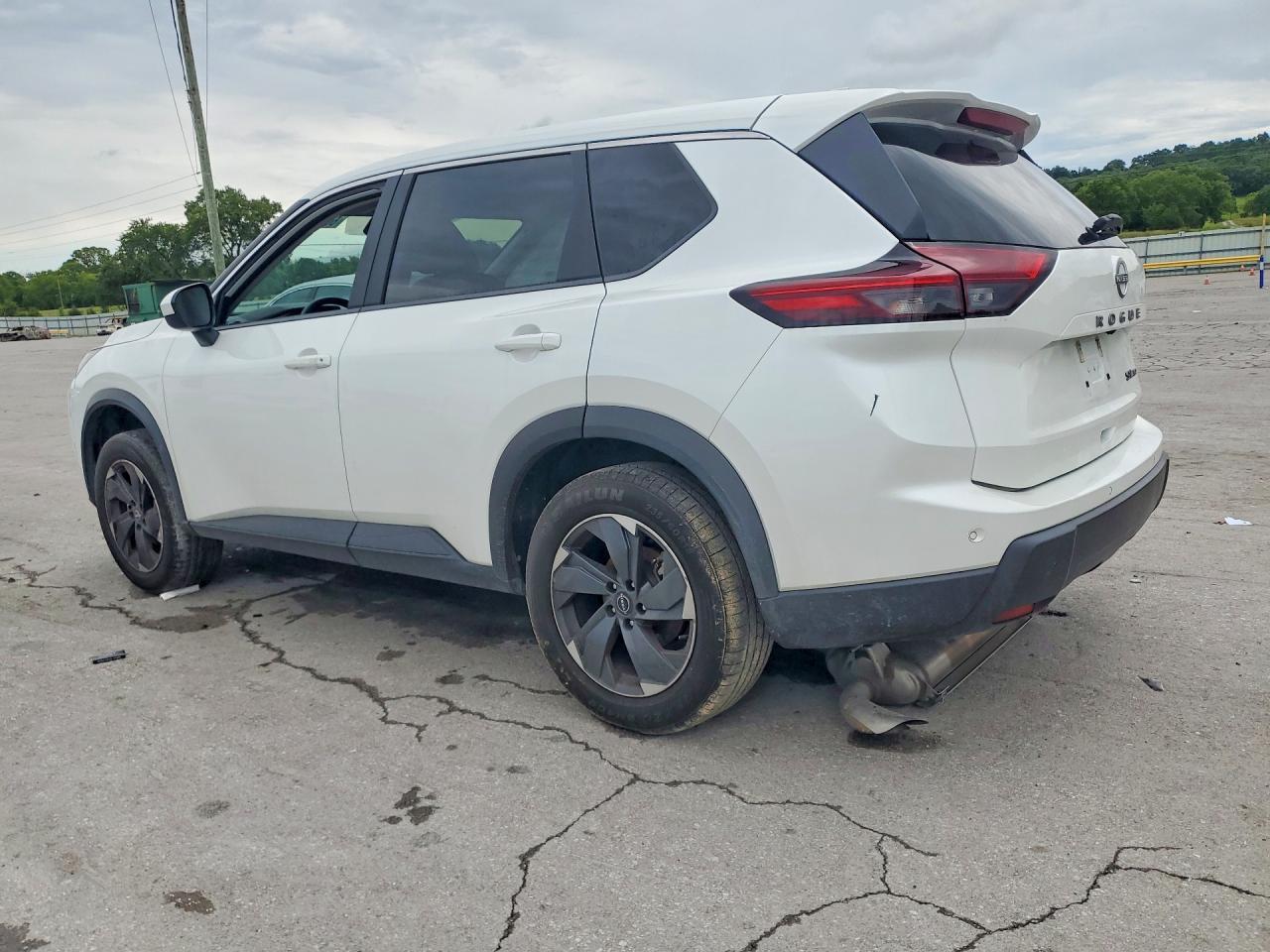 2024 Nissan Rogue Sv - Image 2