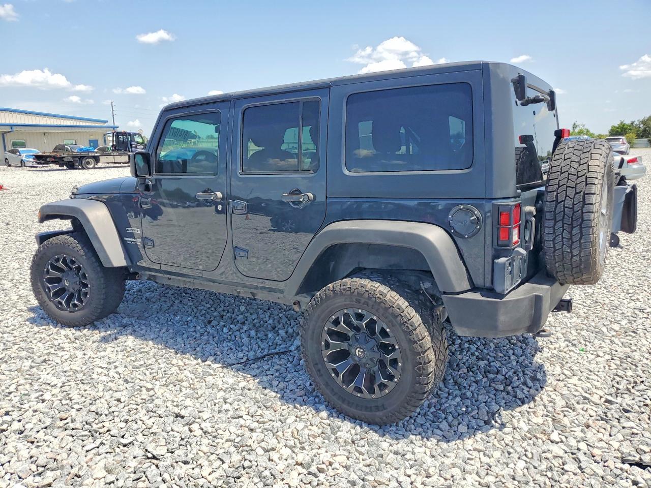 2017 Jeep Wrangler Unlimited Sport - Фото 2