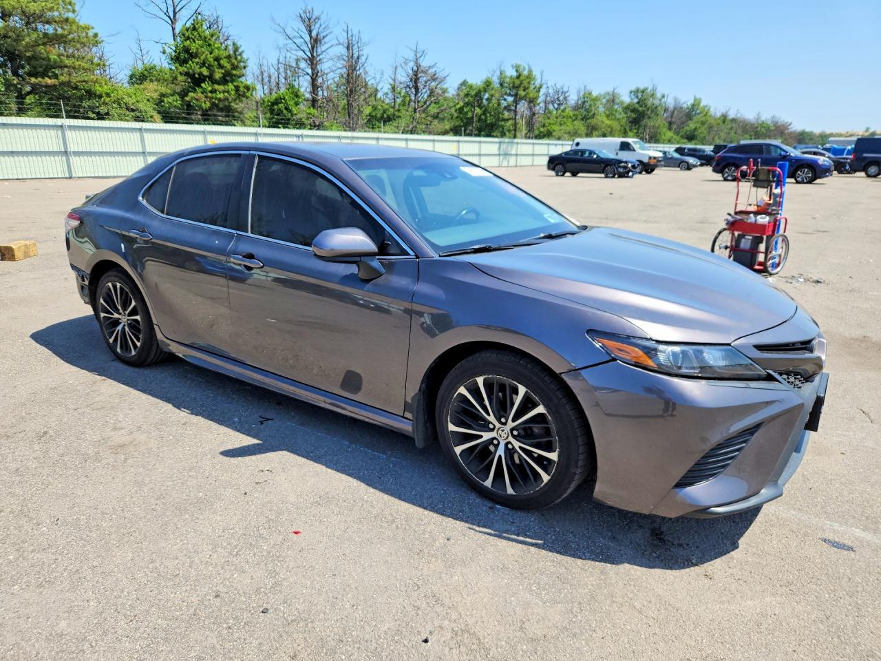 2020 Toyota Camry Se - Фото 4