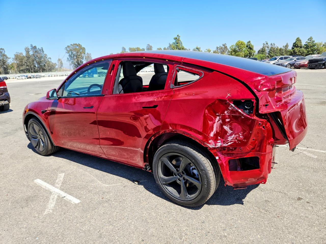 2026 Tesla Model Y - Фото 2