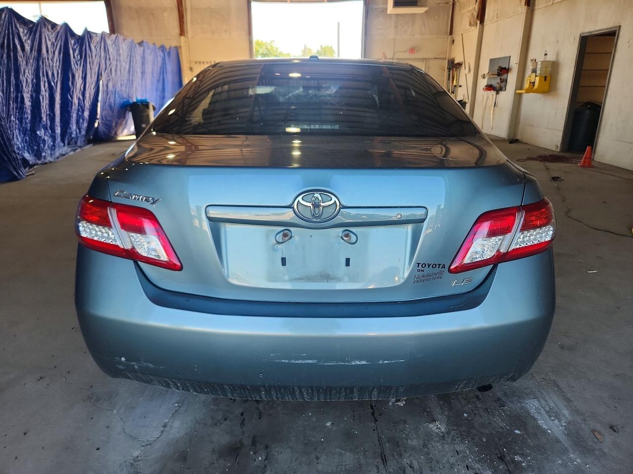 2010 Toyota Camry Le - Фото 6