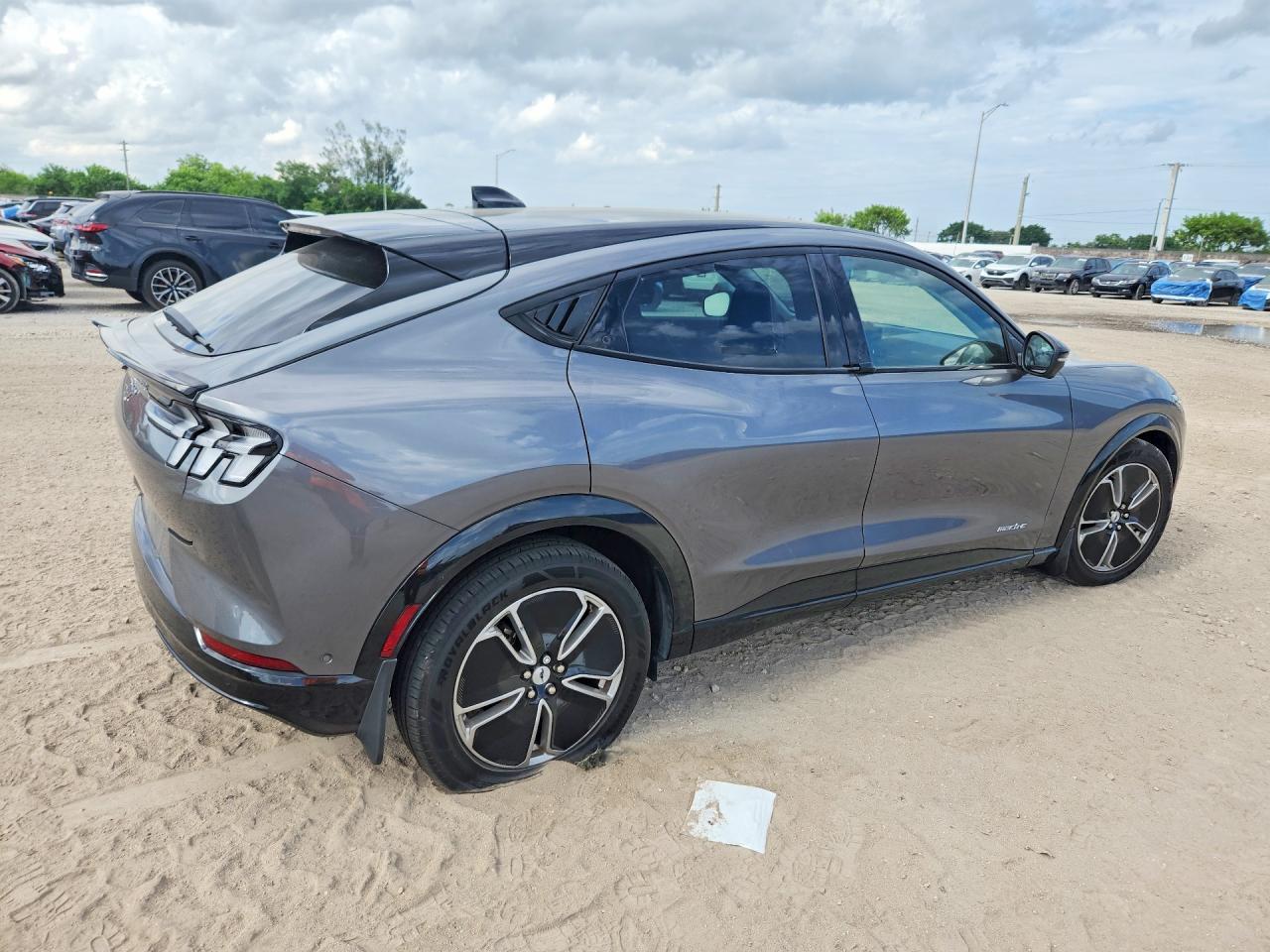 2023 Ford Mustang Mach-E Premium - Фото 3