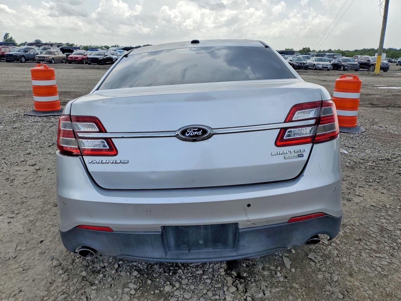 2016 Ford Taurus Limited - Фото 6