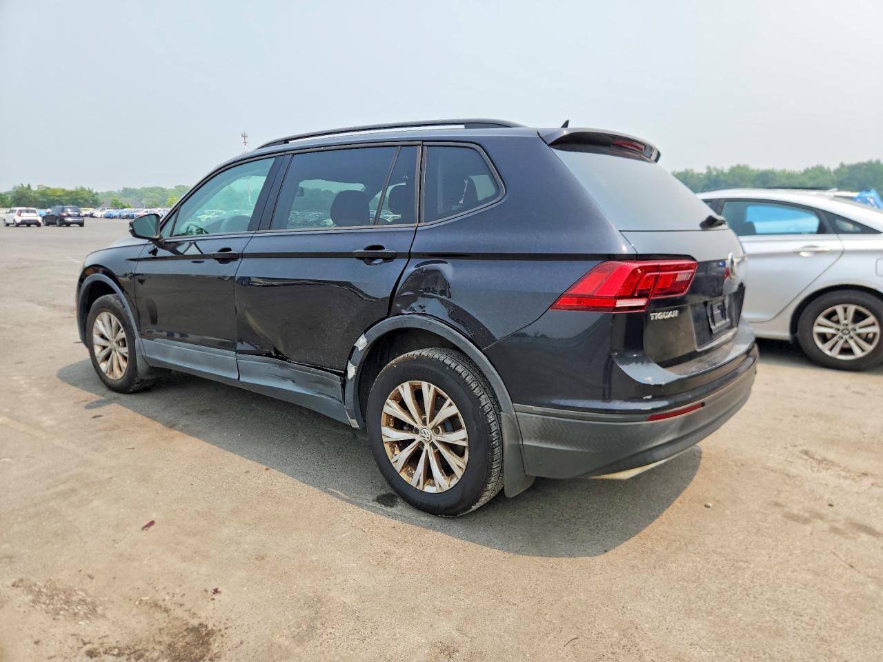 2020 Volkswagen Tiguan S - Фото 2