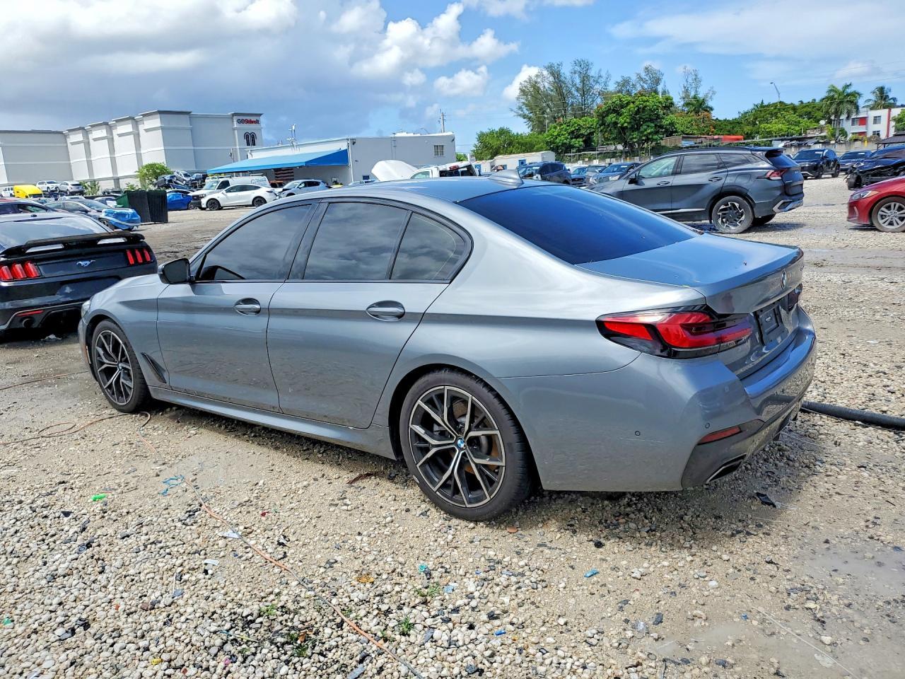 2023 BMW 530 I - Фото 2