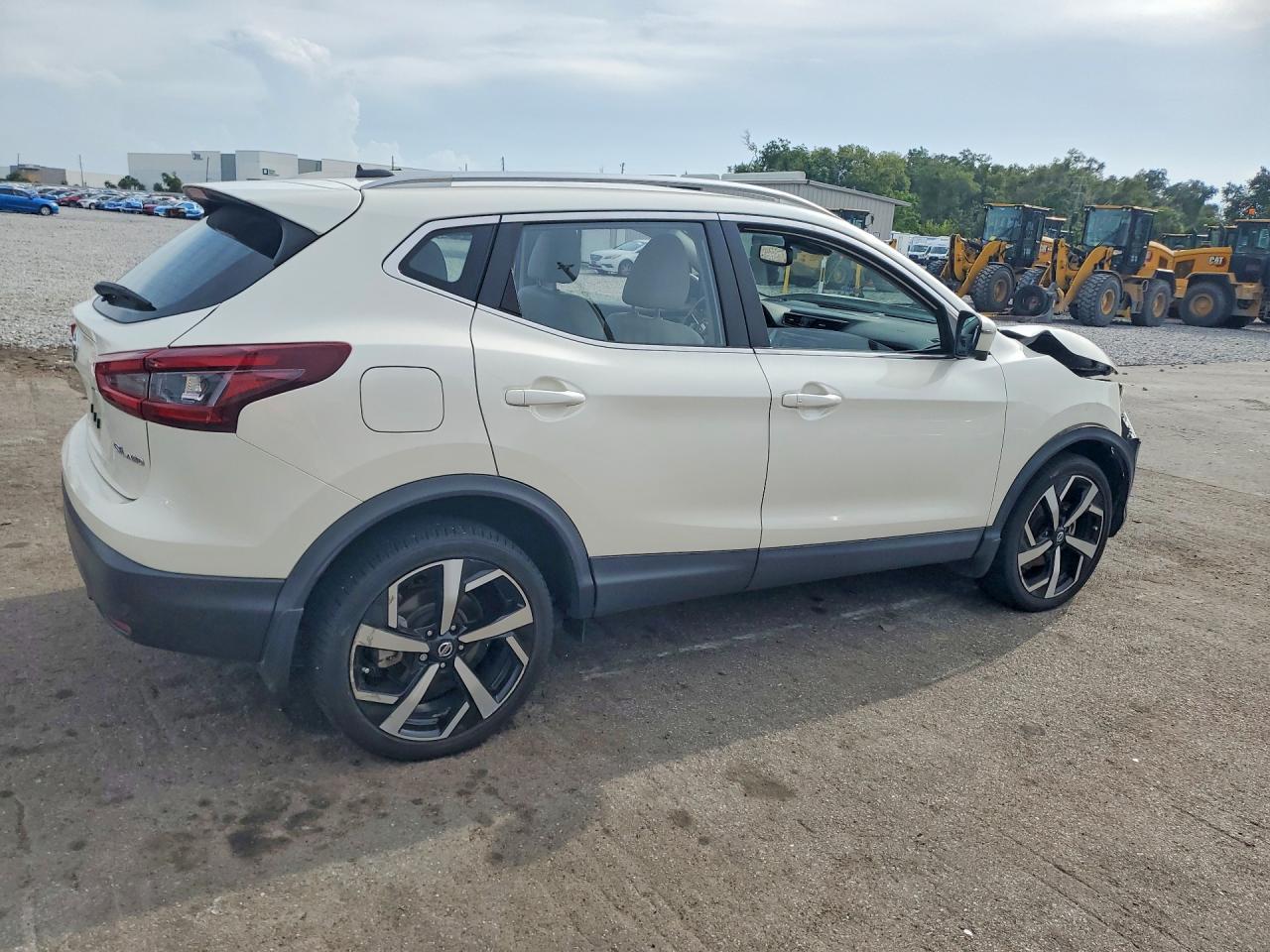 2021 Nissan Rogue Sport Sl - Image 3