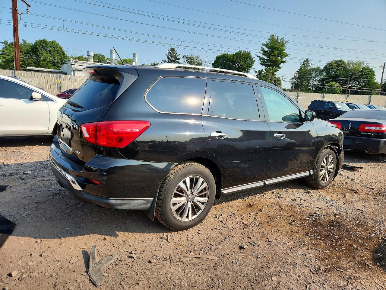 2018 Nissan Pathfinder S - Фото 3