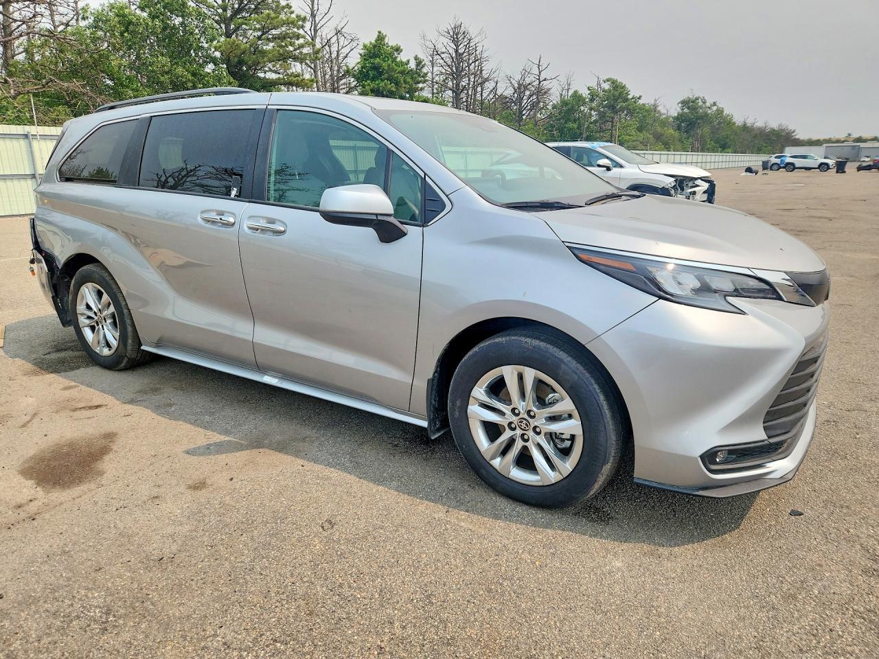 2025 Toyota Sienna Xle 7-Passenger - Image 4