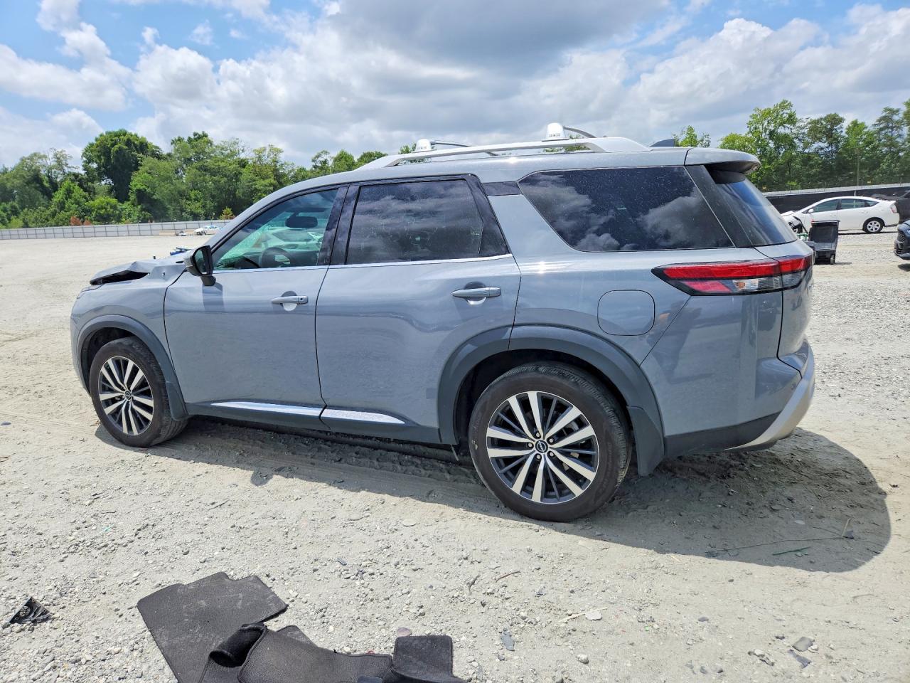 2022 Nissan Pathfinder Platinum - Фото 2