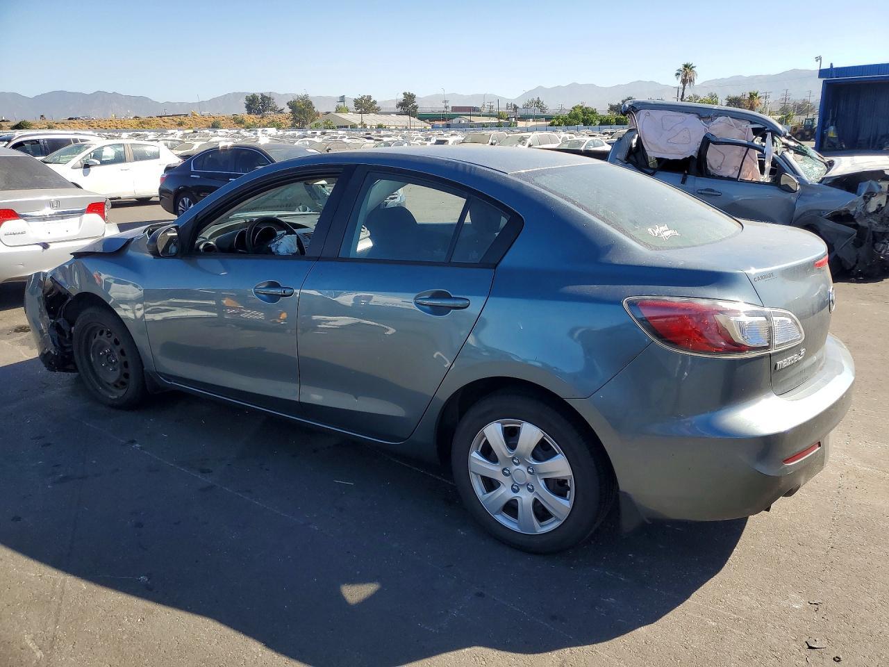 2013 Mazda 3 I - Фото 2