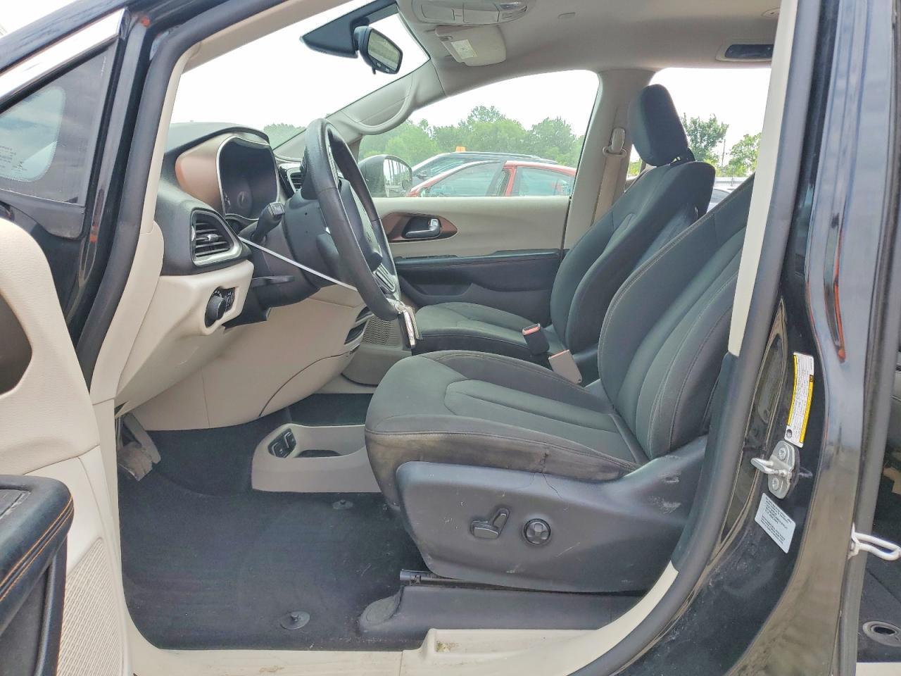 2017 Chrysler Pacifica Touring - Фото 7