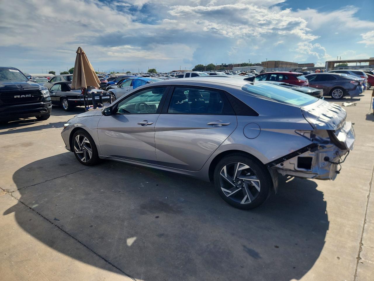 2025 Hyundai Elantra Sel Sport - Image 2