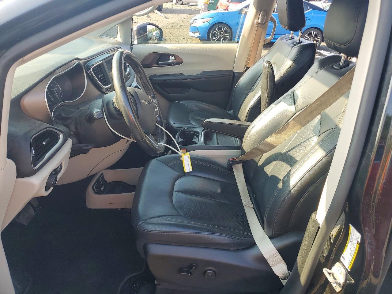 2019 Chrysler Pacifica Touring L - Image 7