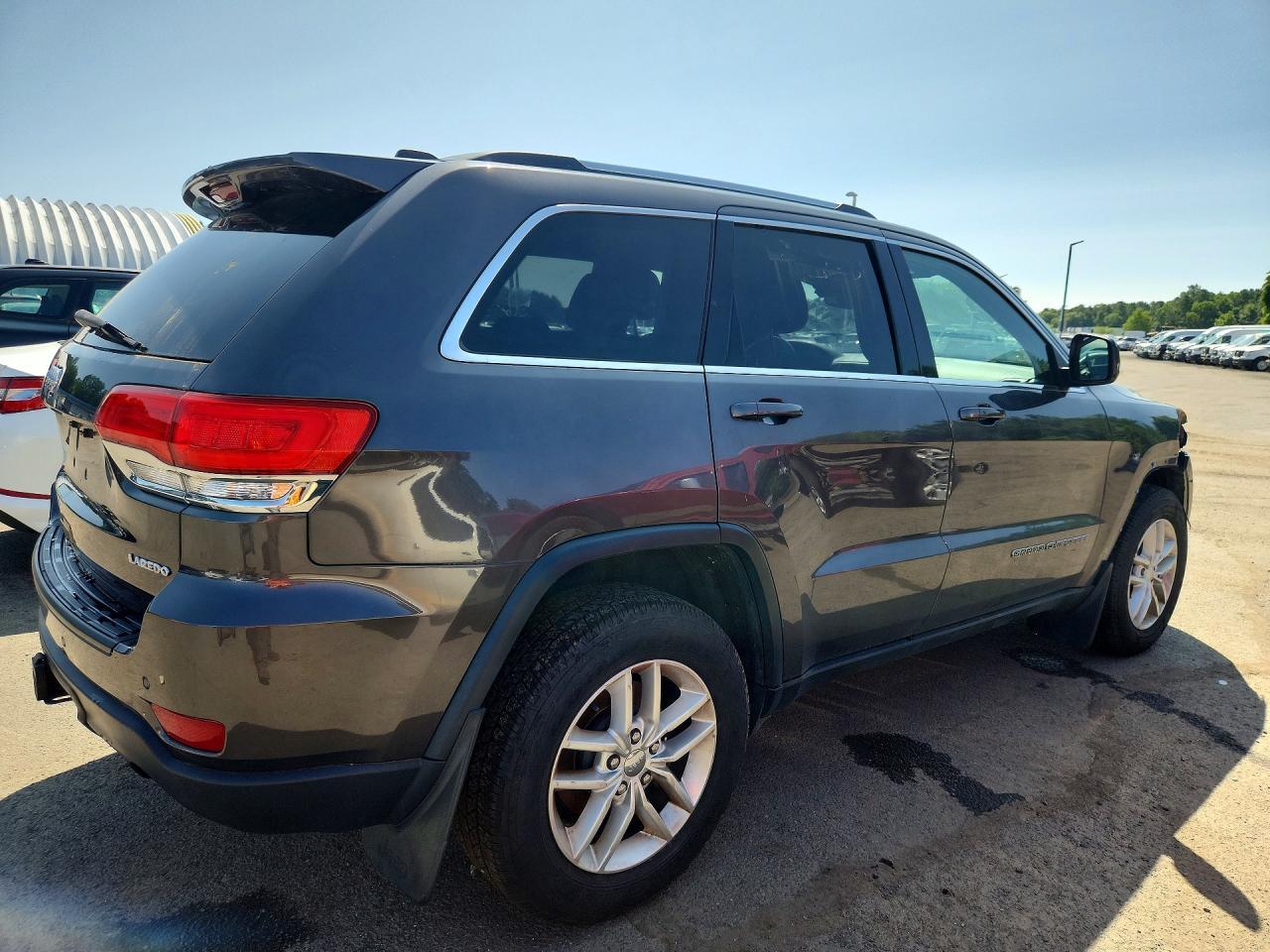 2017 Jeep Grand Cherokee Laredo - Image 3