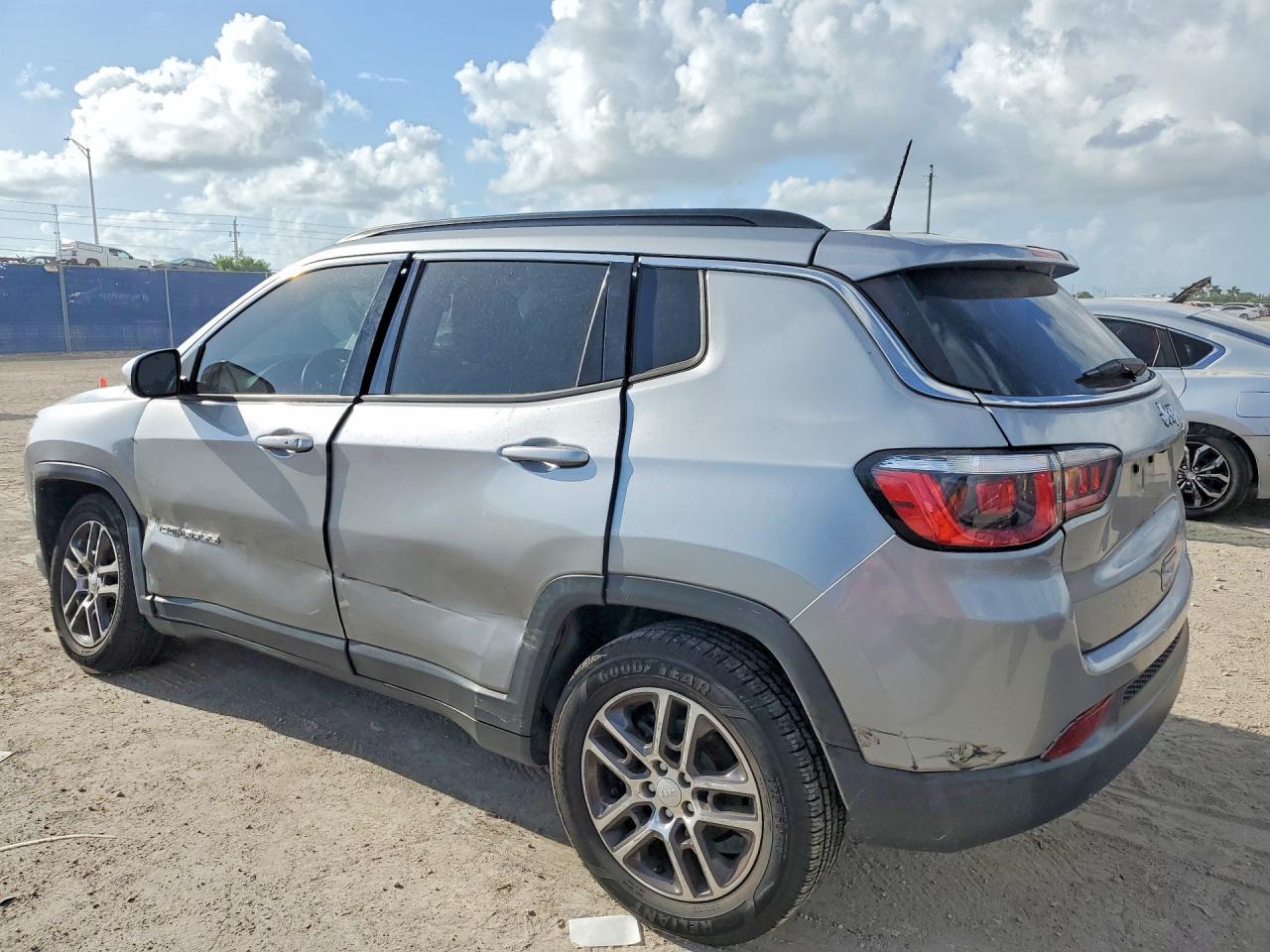 2018 Jeep Compass Latitude - Image 2