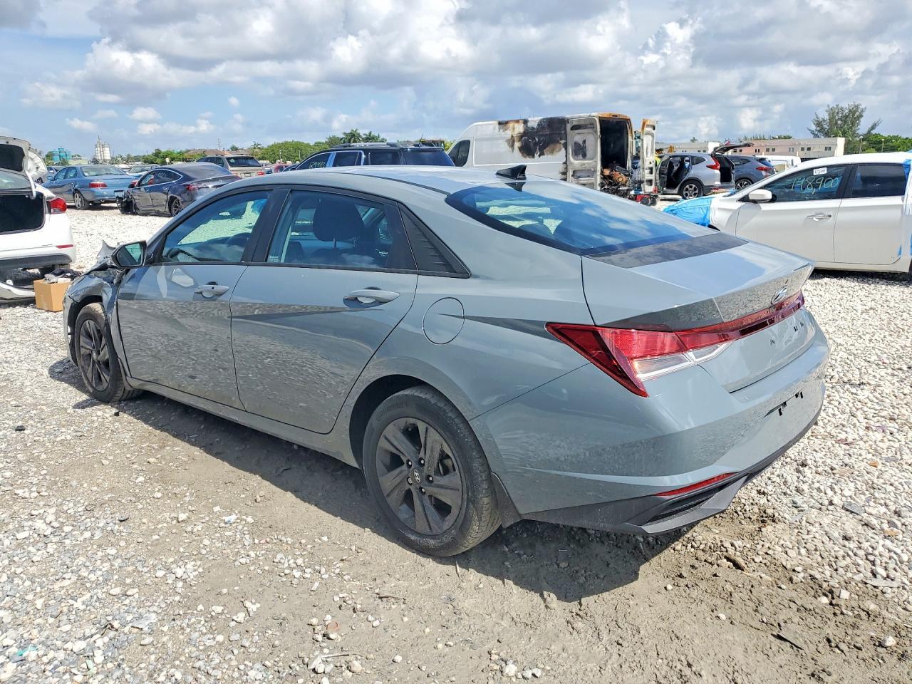 2022 Hyundai Elantra Sel - Image 2