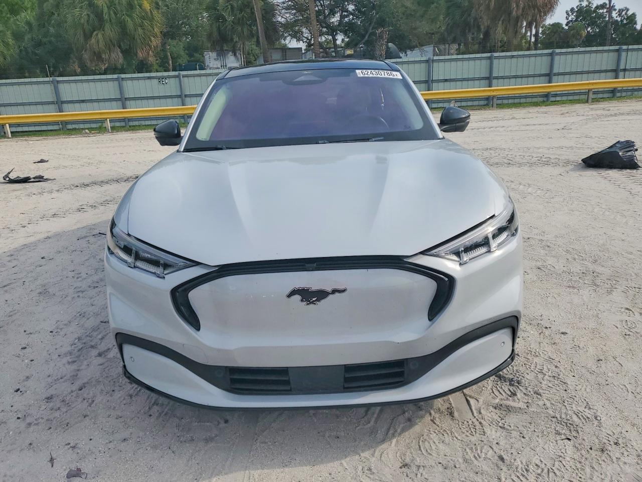 2022 Ford Mustang Mach-E Premium - Фото 5