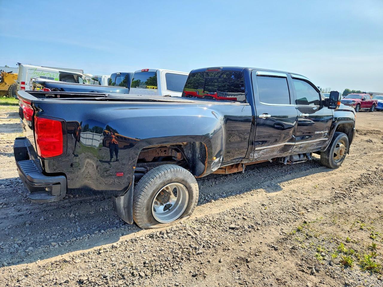 2019 GMC Sierra K3500 Denali - Image 3