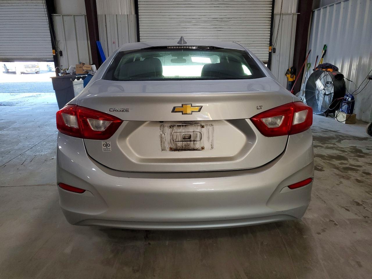 2017 Chevrolet Cruze Lt - Image 6