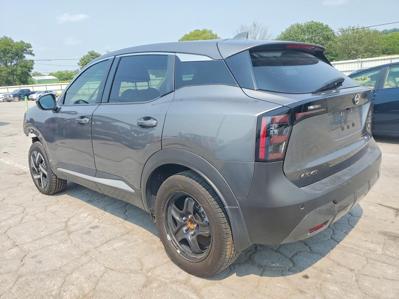 2025 Nissan Kicks Sv - Image 2