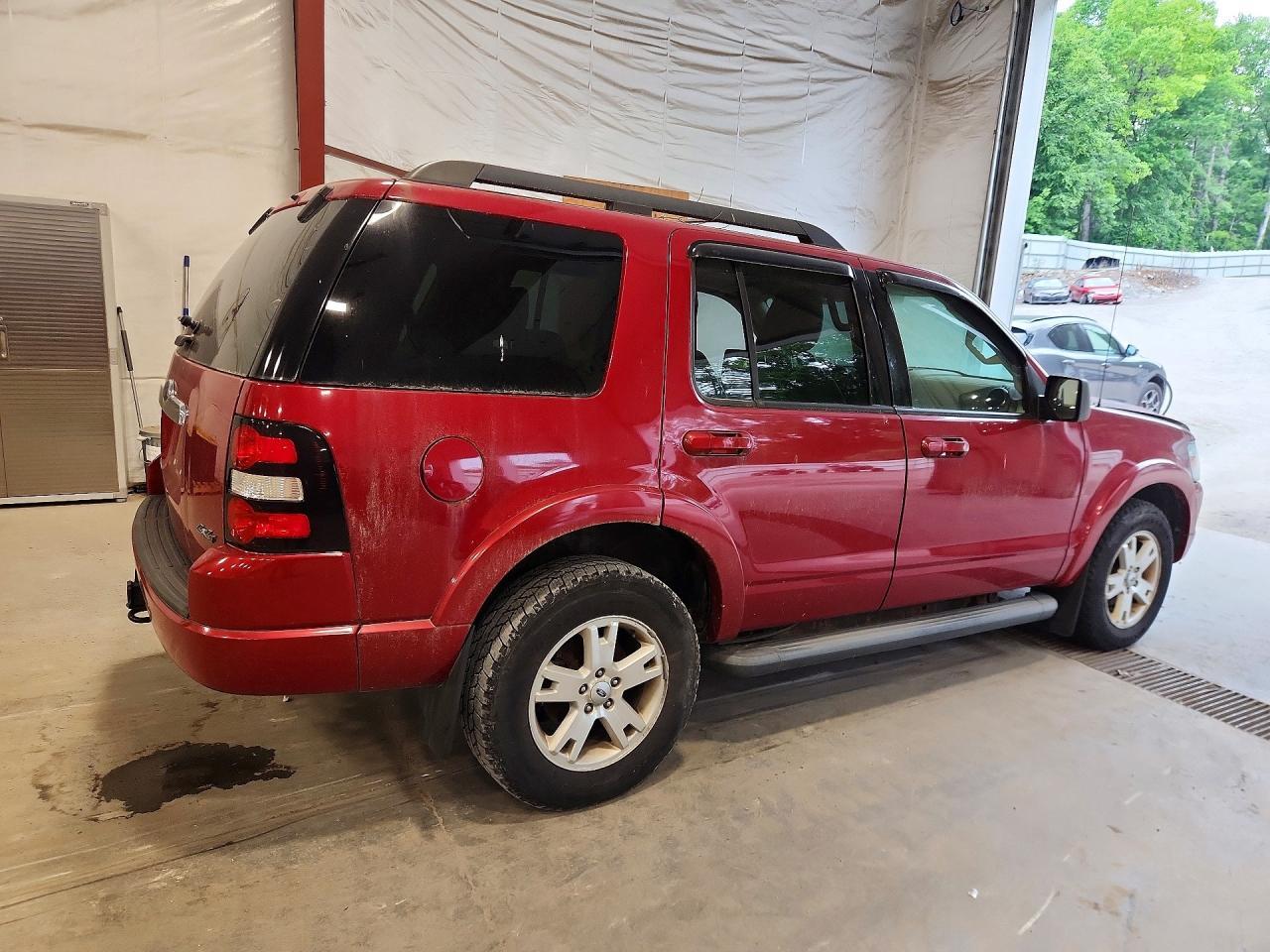 2010 Ford Explorer Xlt - Image 3