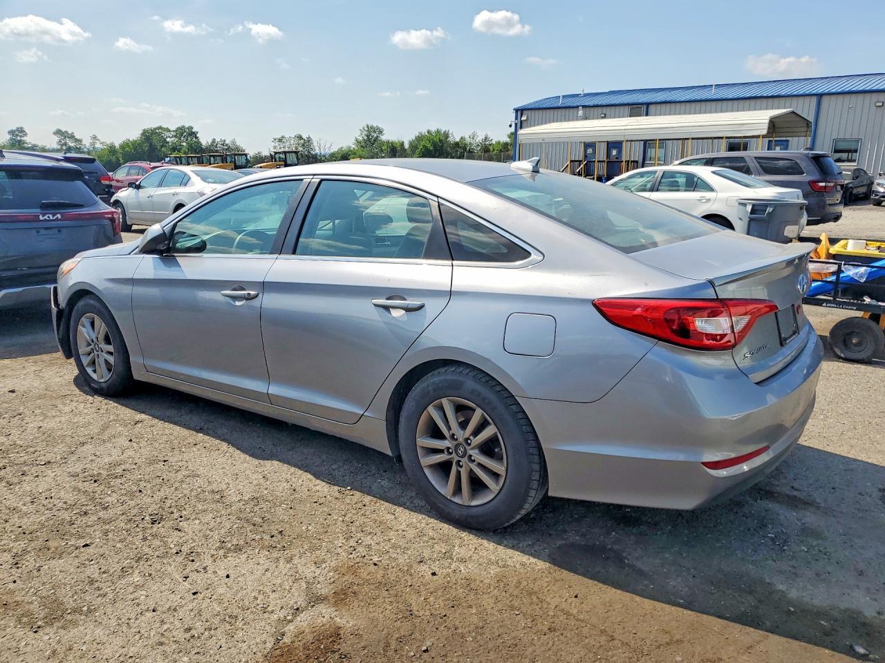 2016 Hyundai Sonata Se - Image 2