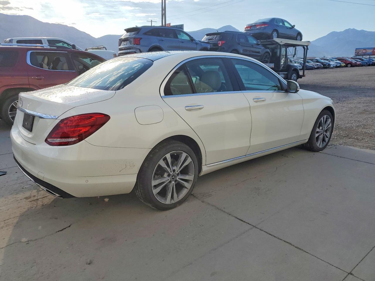 2018 Mercedes-Benz C 300 4Matic - Фото 3