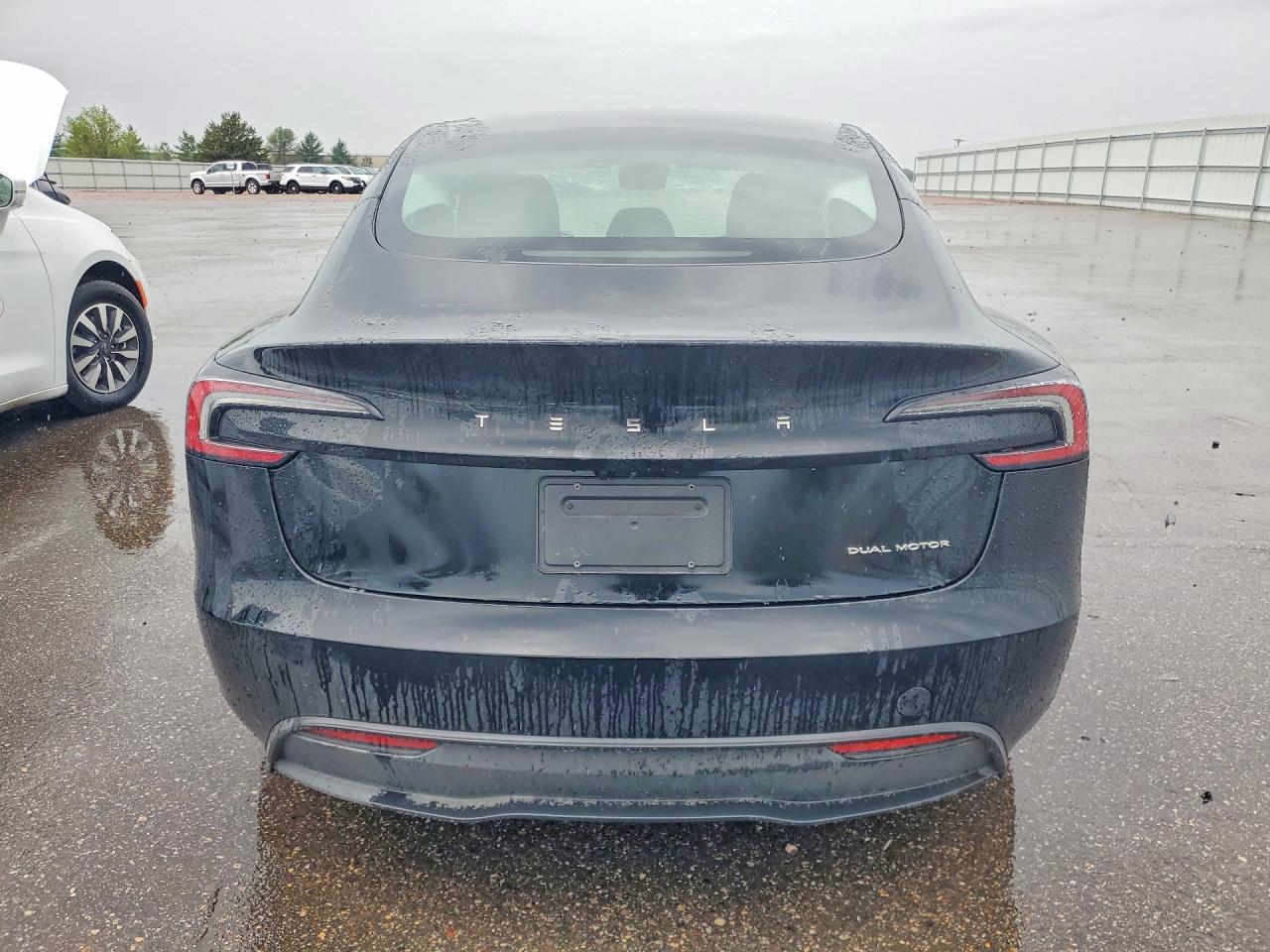 2025 Tesla Model 3 - Фото 6