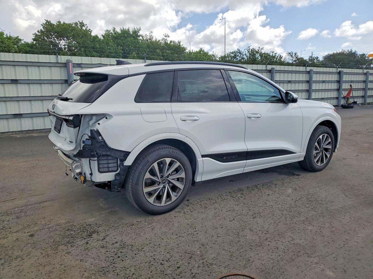 2025 Audi Q6 E-Tron Premium - Фото 3