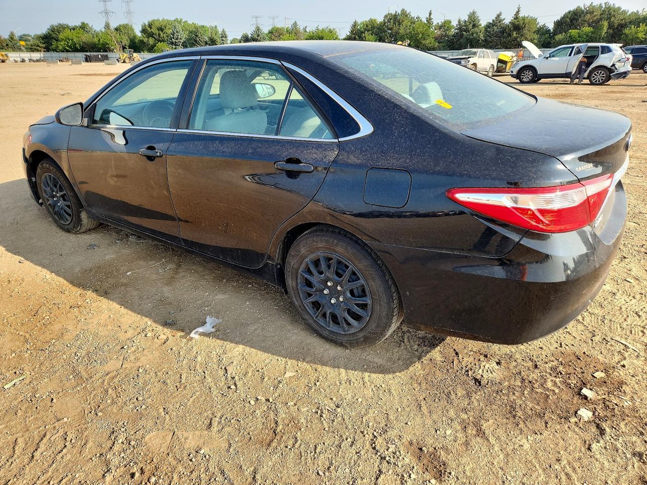 2017 Toyota Camry Le - Фото 2