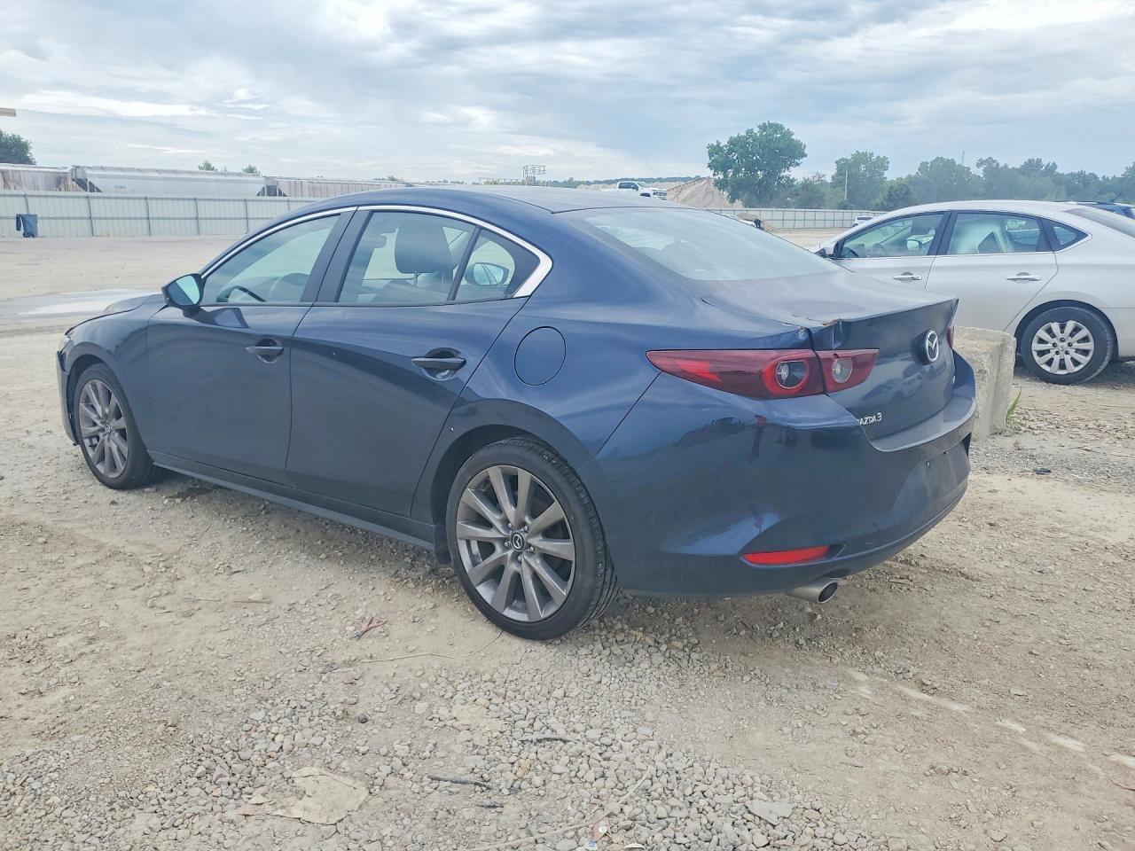 2025 Mazda 3 Preferred - Image 2
